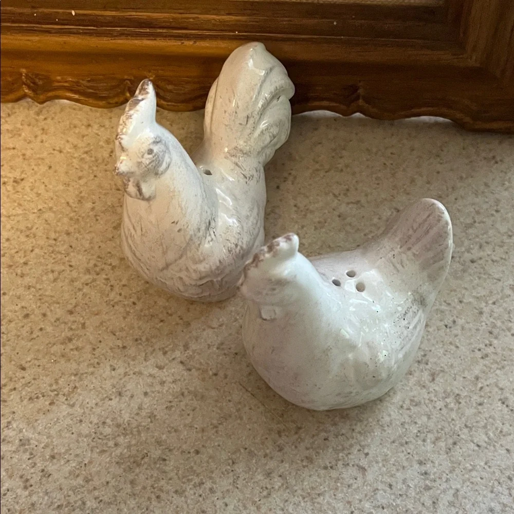 White Rooster Salt and Pepper Shakers - Picture 1 of 3